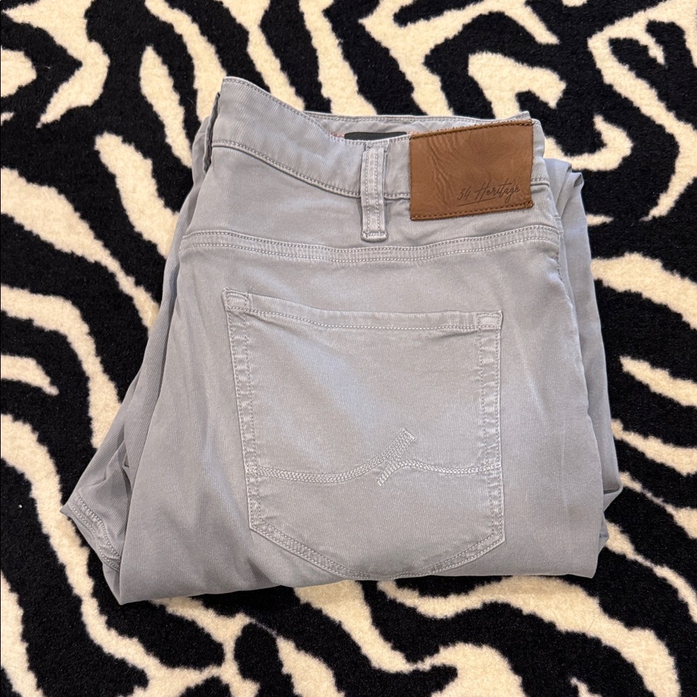 Stylish Light Gray Relaxed Jeans for Men